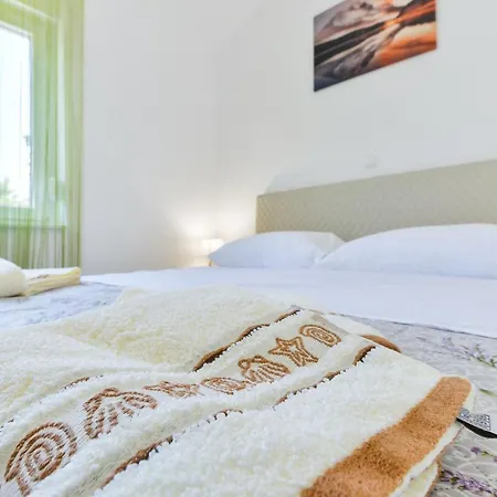 Villa Luxurious Two Bedroom With Jacuzzy- Casa3 Starigrad Paklenica