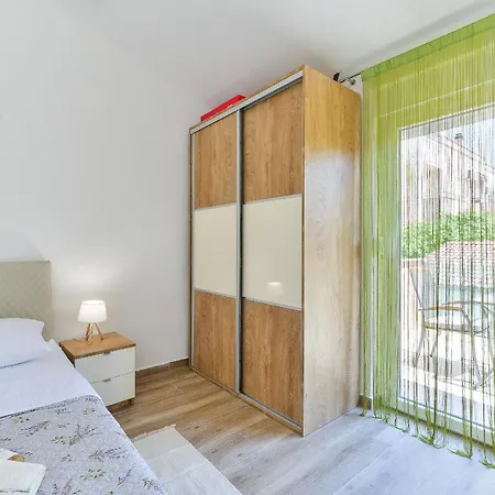 Villa Luxurious Two Bedroom With Jacuzzy- Casa3 Starigrad Paklenica