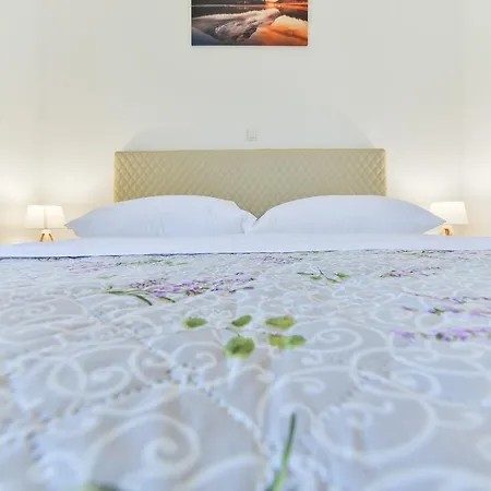 Villa Luxurious Two Bedroom With Jacuzzy- Casa3 *