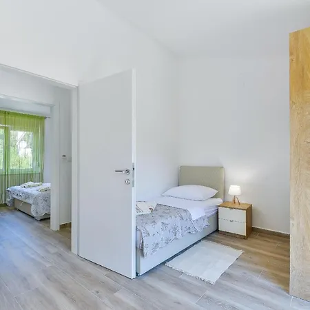 Villa Luxurious Two Bedroom With Jacuzzy- Casa3 *