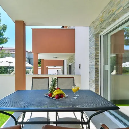 Villa Luxurious Two Bedroom With Jacuzzy- Casa3 Starigrad Paklenica