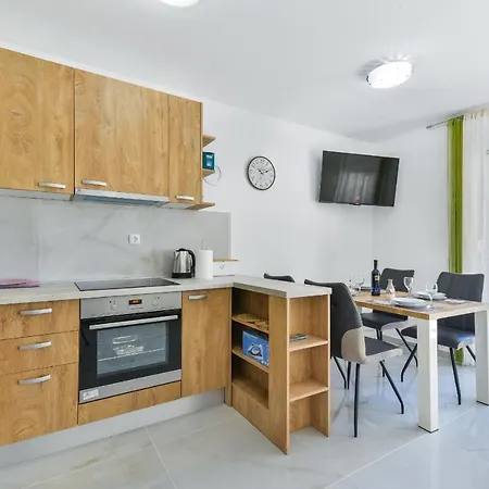 Luxurious Two Bedroom With Jacuzzy- Casa3 * Starigrad Paklenica