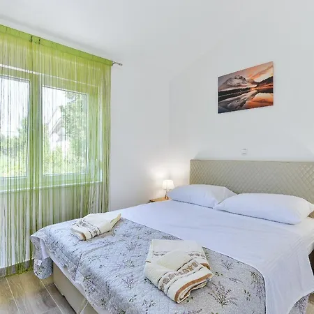 Villa Luxurious Two Bedroom With Jacuzzy- Casa3 Starigrad Paklenica