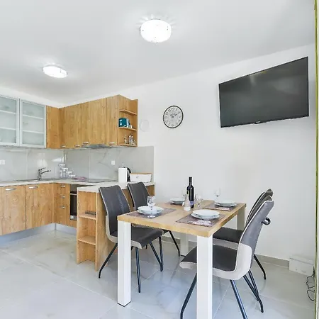 Luxurious Two Bedroom With Jacuzzy- Casa3 Starigrad Paklenica